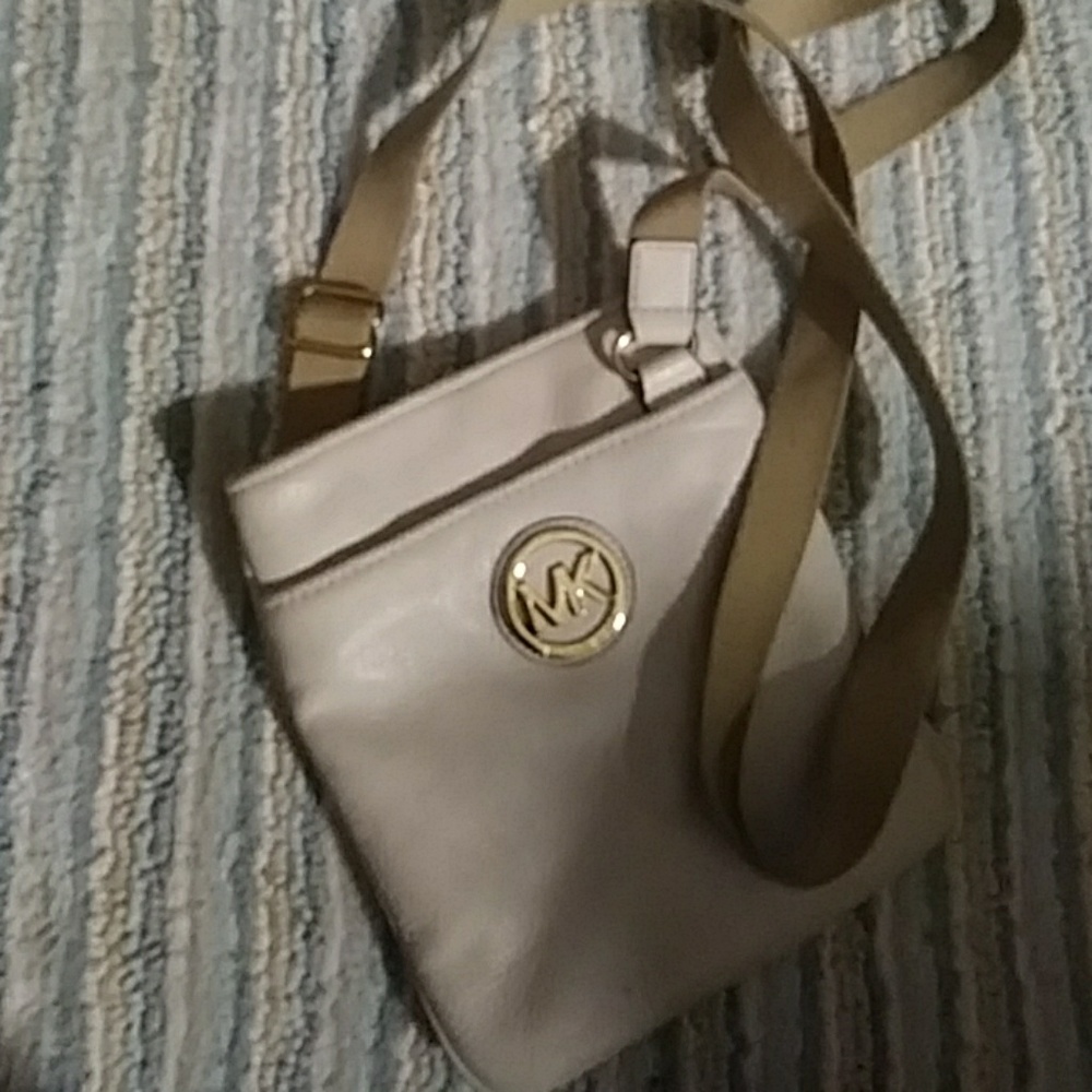 AUTHENTIC ⭐MICHAEL KORS⭐ CROSSBODY